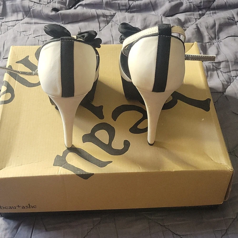 Shoes - Picture 3 of 4